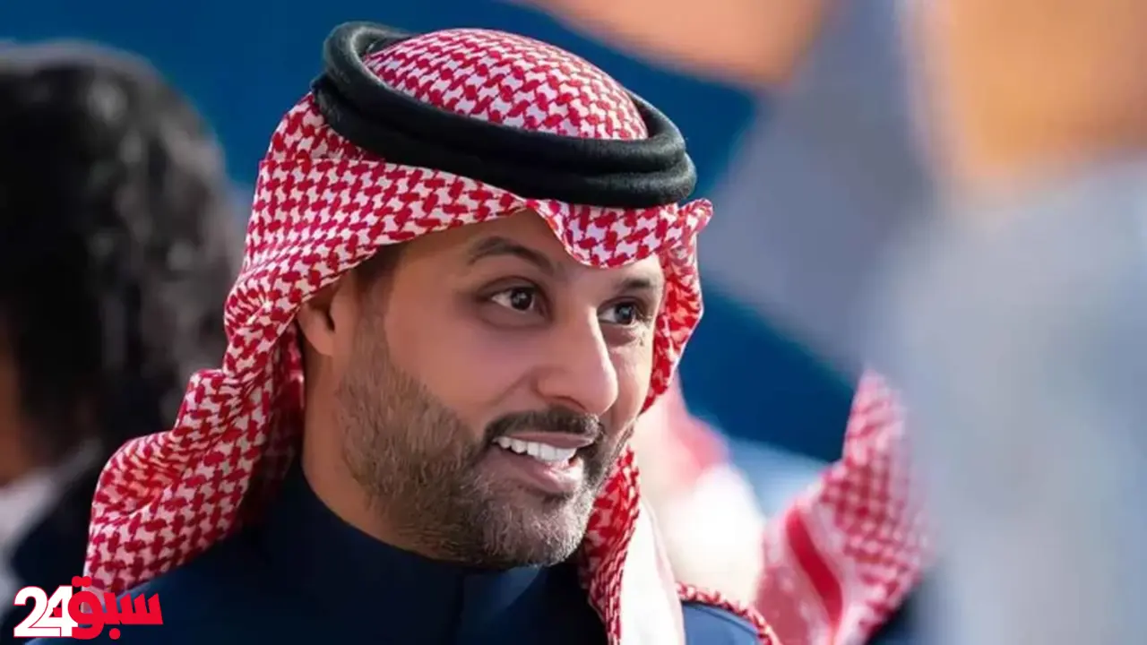 ياسر القحطاني يدافع عن سالم الدوسري بتصريح مثير: “جبل ما يهزه ريح”